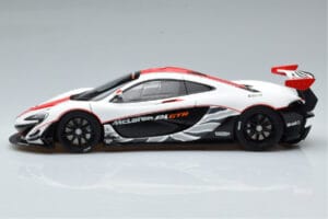 McLaren P1 GTR Hochglanz Weiß Mit Roten Streifen AUTOart 1:18 81541 Komposit — Bild 4 von 7