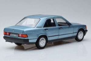 Mercedes 190E W201 Hellblau Norev 1:18 183828 Metall — Bild 3 von 7