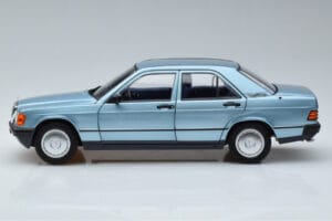 Mercedes 190E W201 Hellblau Norev 1:18 183828 Metall — Bild 4 von 7