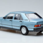 Mercedes 190E W201 Hellblau Norev 1:18 - image 6 of 7