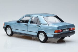 Mercedes 190E W201 Hellblau Norev 1:18 183828 Metall — Bild 6 von 7