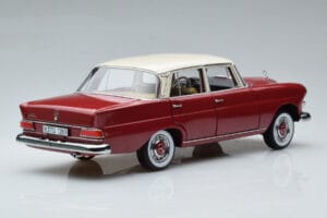 Mercedes 200 W110 Rot Norev 1:18 183706 Metall — Bild 3 von 7
