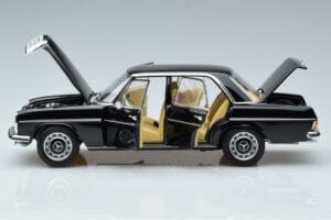 Mercedes 200 W115 Limitierte Auflage Norev 1:18 183775 Metall — Bild 4 von 8