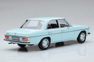 Mercedes 200 W115 Norev 1:18 183777 Metall — Bild 3 von 7