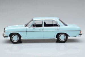 Mercedes 200 W115 Norev 1:18 183777 Metall — Bild 4 von 7