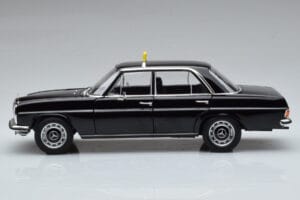 Mercedes 200 W115 Taxi Norev 1:18 183776 Metall — Bild 4 von 7