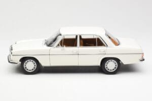 Mercedes 200 W115 Weiß Norev 1:18 183770 Metall — Bild 4 von 8