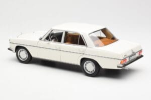 Mercedes 200 W115 Weiß Norev 1:18 183770 Metall — Bild 7 von 8