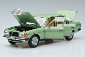 Mercedes 200 W123 Grün Norev 1:18 183796 Metall — Bild 2 von 7