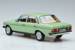 Mercedes 200 W123 Grün Norev 1:18 183796 Metall — Bild 6 von 7
