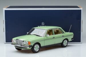 Mercedes 200 W123 Grün Norev 1:18 183796 Metall — Bild 7 von 7