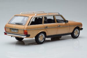 Mercedes 200T S123 Beige Norev 1:18 183738 Metall — Bild 3 von 9
