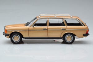 Mercedes 200T S123 Beige Norev 1:18 183738 Metall — Bild 5 von 9