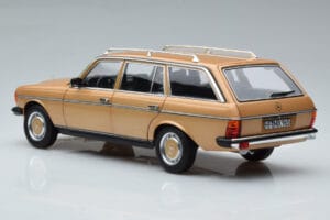 Mercedes 200T S123 Beige Norev 1:18 183738 Metall — Bild 7 von 9