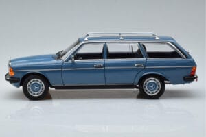 Mercedes 200T S123 Blau Norev 1:18 183737 Metall — Bild 4 von 7