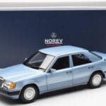 Mercedes 230E W124 Hellblau Metallic Norev 1:18 - image 8 of 8