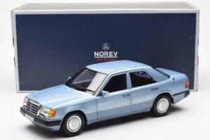Mercedes 230E W124 Hellblau Metallic Norev 1:18 183945 Metall — Bild 8 von 8