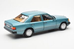 Mercedes 230E W124 Beryl Metallic Händler Edition Norev 1:18 B66040698 Metall — Bild 3 von 8