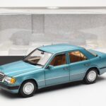 Mercedes 230E W124 Beryl Metallic Händler Edition Norev 1:18 - image 8 of 8