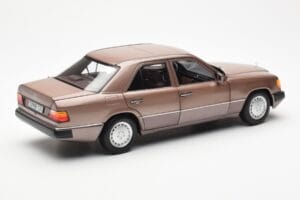 Mercedes 230E W124 Rosewood Metallic Händler Edition Norev 1:18 B66040697 Metall — Bild 3 von 8