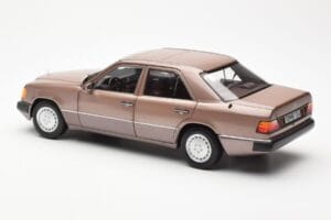 Mercedes 230E W124 Rosewood Metallic Händler Edition Norev 1:18 B66040697 Metall — Bild 7 von 8