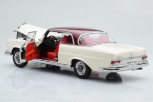 Mercedes 280 SE W108 Weiß AUTOart 1:18 76287 Metall — Bild 3 von 8