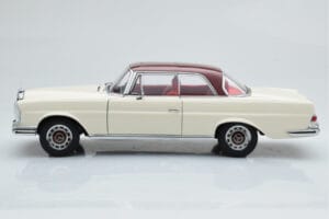 Mercedes 280 SE W108 Weiß AUTOart 1:18 76287 Metall — Bild 5 von 8