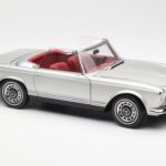 Mercedes 280 SL W113 Pagode Silber Schuco 1:18 - image 6 of 8