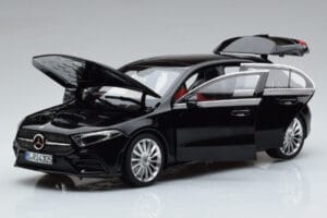 Mercedes A-Class W177 AMG Line Norev 1:18 183861 Metall — Bild 2 von 7