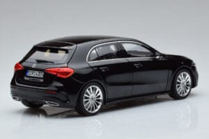 Mercedes A-Class W177 AMG Line Norev 1:18 183861 Metall — Bild 3 von 7