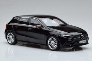 Mercedes A-Class W177 AMG Line Norev 1:18 183861 Metall — Bild 5 von 7