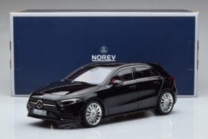 Mercedes A-Class W177 AMG Line Norev 1:18 183861 Metall — Bild 7 von 7