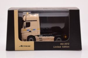 Mercedes Actros Gigaspace IAA 2012 Taxi NZG 1:50 MM0015 Metall — Bild 4 von 4