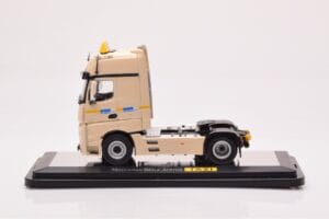 Mercedes Actros Gigaspace IAA 2012 Taxi NZG 1:50