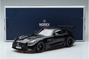 Mercedes AMG GT C190 Black Series Schwarz Norev 1:18 183900 Metall — Bild 7 von 7