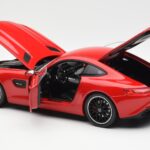 Mercedes AMG GT C190 Rot Norev 1:18 - image 5 of 8