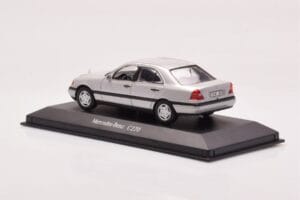 Mercedes C-Class W202 C220 Silber Minichamps 1:43 B66005705-M1 Metall — Bild 3 von 4