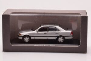 Mercedes C-Class W202 C220 Silber Minichamps 1:43 B66005705-M1 Metall — Bild 4 von 4