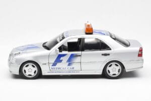 Mercedes C-Class W202 AMG Medical Car F1 1997 UT Models 1:18 26106 Metall — Bild 3 von 6