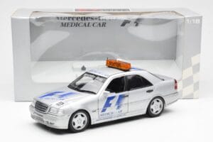Mercedes C-Class W202 AMG Medical Car F1 1997 UT Models 1:18 26106 Metall — Bild 6 von 6