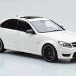 Mercedes C63 AMG W204 Weiß GT Spirit 1:18 - image 4 of 6