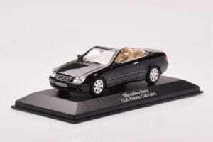 Mercedes CLK A209 Cabriolet Obsidian Schwarz Metallic Minichamps 1:43 B66961966 Metall — Bild 2 von 4