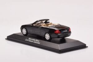 Mercedes CLK A209 Cabriolet Obsidian Schwarz Metallic Minichamps 1:43 B66961966 Metall — Bild 3 von 4