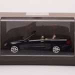 Mercedes CLK A209 Cabriolet Obsidian Schwarz Metallic Minichamps 1:43 - image 4 of 4