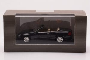 Mercedes CLK A209 Cabriolet Obsidian Schwarz Metallic Minichamps 1:43 B66961966 Metall — Bild 4 von 4