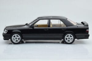 Mercedes E-Class W124 Tuning Schwarz MCG 1:18 MCG18341 Metall — Bild 3 von 6