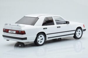 Mercedes E-Class W124 Tuning Weiß MCG 1:18 MCG18343 Metall — Bild 2 von 6