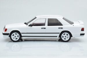 Mercedes E-Class W124 Tuning Weiß MCG 1:18 MCG18343 Metall — Bild 3 von 6