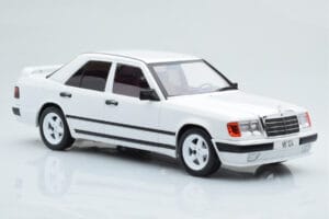 Mercedes E-Class W124 Tuning Weiß MCG 1:18 MCG18343 Metall — Bild 4 von 6