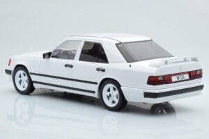 Mercedes E-Class W124 Tuning Weiß MCG 1:18 MCG18343 Metall — Bild 5 von 6